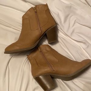 Old navy tan booties
